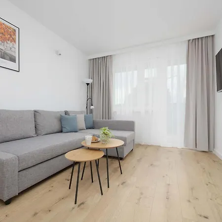 Lucka Bright With Parking In By Renters