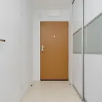 Lucka Bright With Parking In By Renters Apartamento