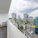 Lucka Bright With Parking In By Renters