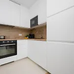 Lucka Bright With Parking In By Renters Apartamento *