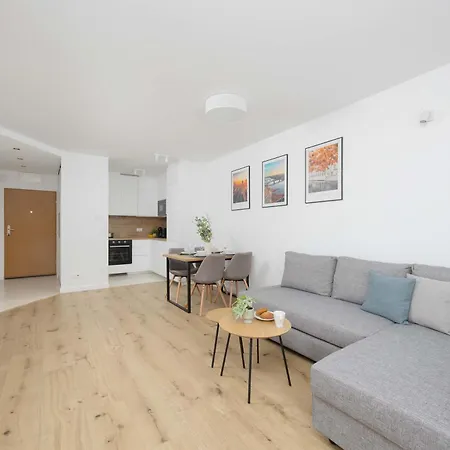Daire Lucka Bright With Parking In By Renters Varşova