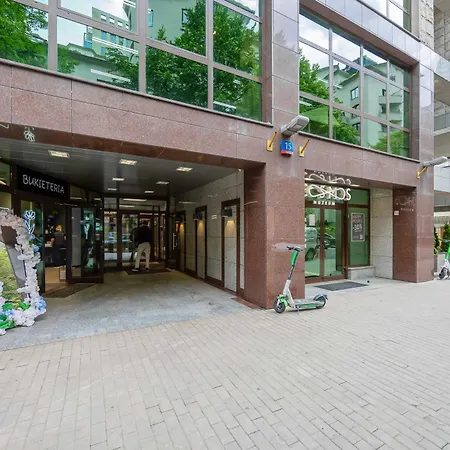 Lucka Bright With Parking In By Renters Varşova