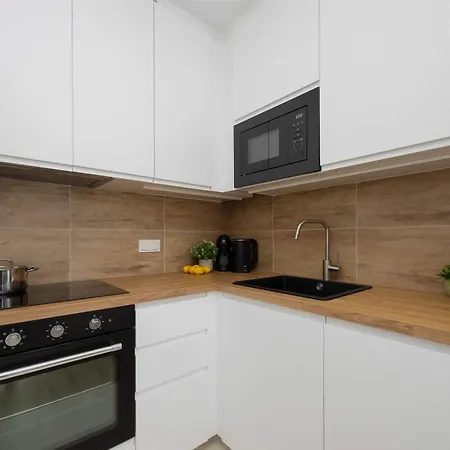 Lucka Bright With Parking In By Renters Varsovia