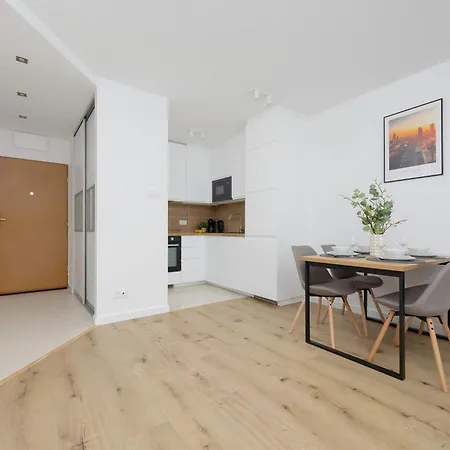 Lucka Bright With Parking In By Renters