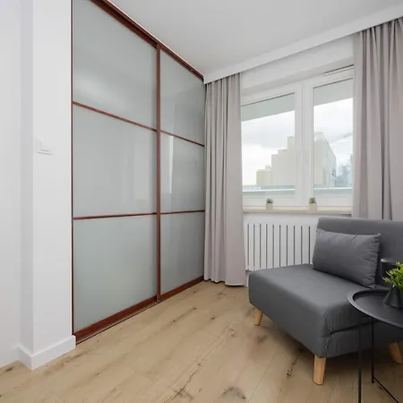 Lucka Bright With Parking In By Renters * Warschau