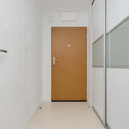 Lucka Bright With Parking In By Renters Appartement