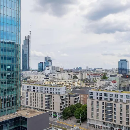 Lucka Bright With Parking In By Renters Appartement *